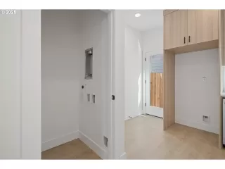 Photo #2: 262573243 Listing