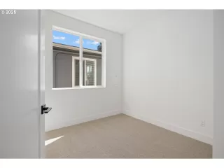 Photo #3: 262573243 Listing