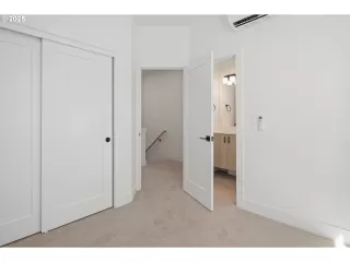 Photo #4: 262573243 Listing