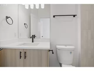 Photo #5: 262573243 Listing