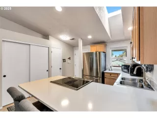 Photo #6: 262759685 Listing 