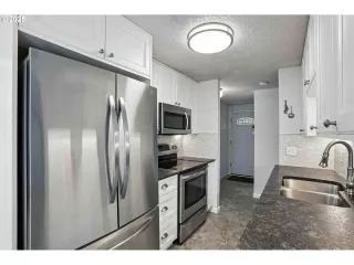 Photo #4: 263426759 Listing