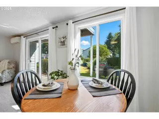 Photo #5: 263426759 Listing