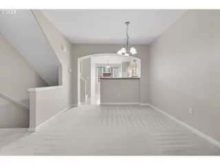 Photo #5: 263816338 Listing