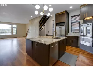 Photo #6: 264422959 Listing