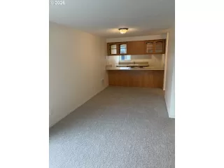 Photo #4: 265305228 Listing