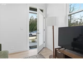 Photo #3: 265457189 Listing 