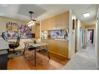 Photo #4: 265661661 Listing