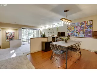 Photo #5: 265661661 Listing