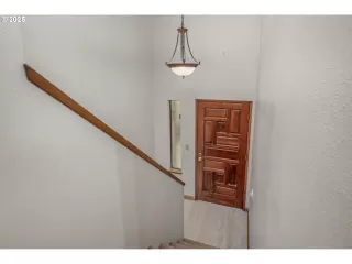 Photo #2: 266479821 Listing