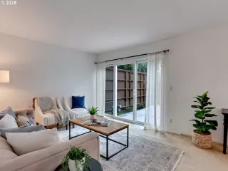 Photo #4: 267599640 Listing