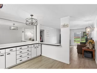 Photo #6: 267854039 Listing 