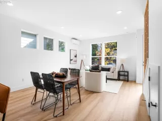 Photo #1: 268596806 Listing