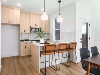 Photo #2: 268596806 Listing