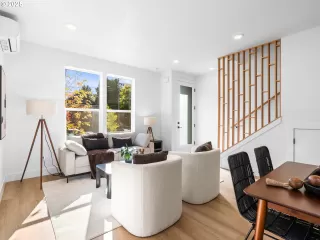 Photo #3: 268596806 Listing