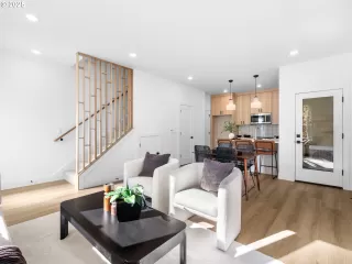 Photo #4: 268596806 Listing