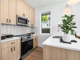 Photo #6: 268596806 Listing