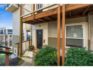 More Details about MLS # 268698080 : 310 NW UPTOWN TER 1A