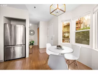 Photo #3: 268698080 Listing 