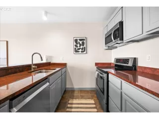 Photo #5: 268698080 Listing 