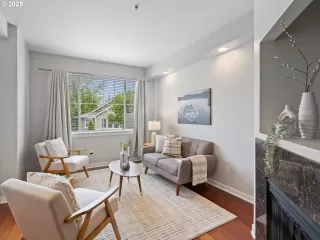 Photo #5: 268974572 Listing