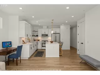Browse active condo listings in 3920 N MONTANA