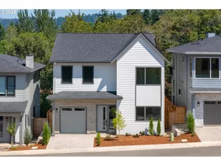 Browse active condo listings in MULTNOMAH VILLAGE