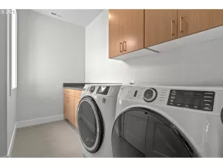 Photo #4: 270092511 Listing