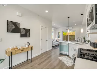 Photo #2: 270718931 Listing 