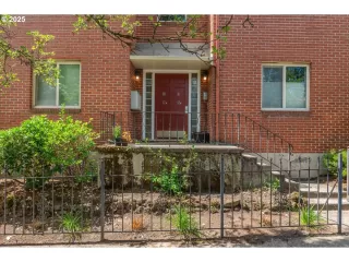 Browse active condo listings in FRANKLIN