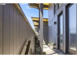 Photo #1: 271370137 Listing 
