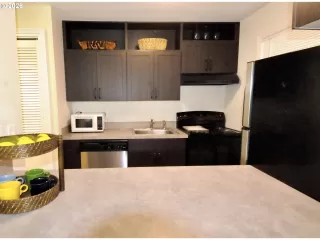 Photo #2: 271625400 Listing