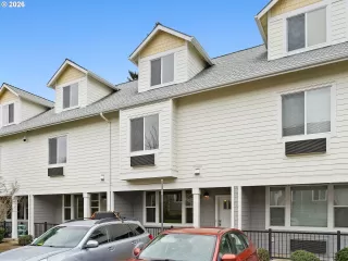 Browse active condo listings in BRUNSWICK COMMONS