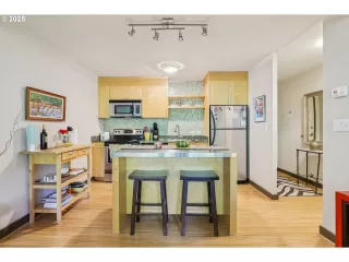 Photo #2: 271821801 Listing