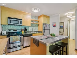 Photo #3: 271821801 Listing