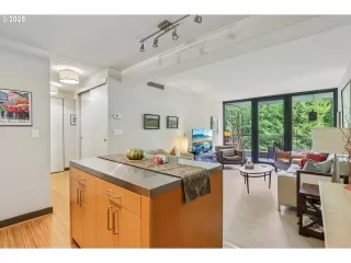 Photo #4: 271821801 Listing