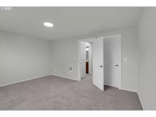 Photo #5: 271829377 Listing