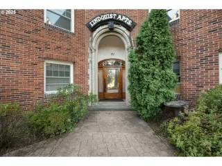 Photo #1: 272432063 Listing 