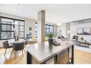 Photo #5: 273439684 Listing