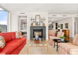 Photo #6: 273703694 Listing