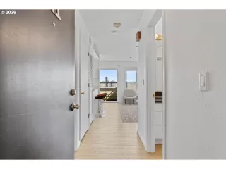 More Details about MLS # 274372513 : 3515 SW BARBUR BLVD R-1