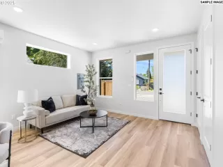 Photo #4: 274569971 Listing