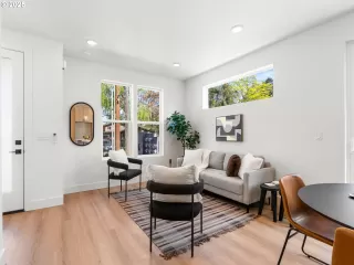 Photo #2: 274871118 Listing