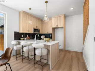 Photo #5: 274871118 Listing