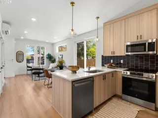 Photo #6: 274871118 Listing