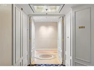 Browse active condo listings in KOIN TOWER