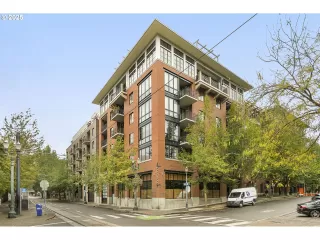 Photo #1: 275878504 Listing