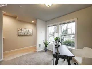 Photo #2: 276312292 Listing