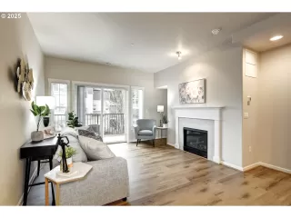 Photo #4: 276312292 Listing