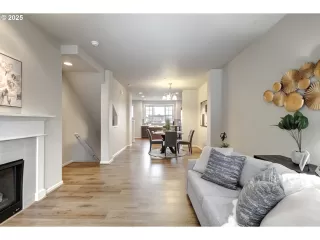 Photo #6: 276312292 Listing